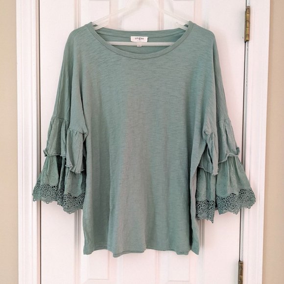 Umgee Ruffle 3/4 Sleeve Top, size Large